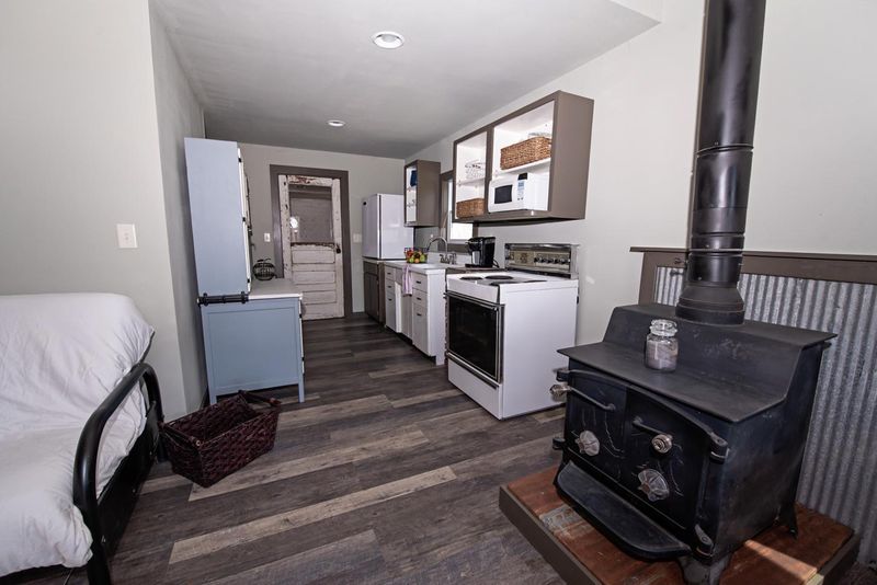 140 W 12th St, Cochrane, WI 54622