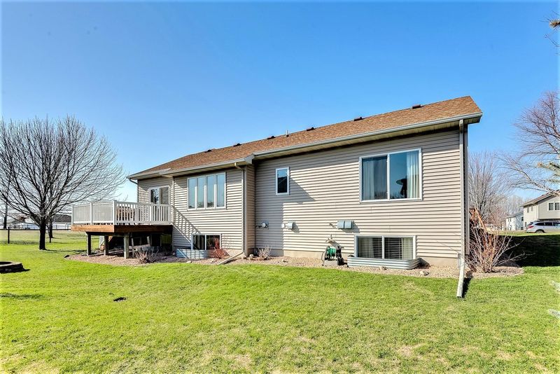 855 Myers Dr NE, Owatonna, MN 55060