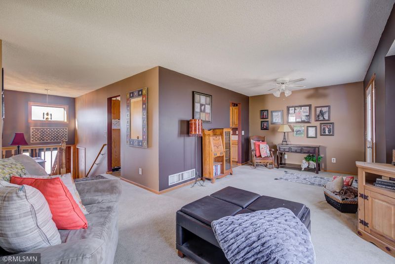 709 Haywood Dr, Howard Lake, MN 55349