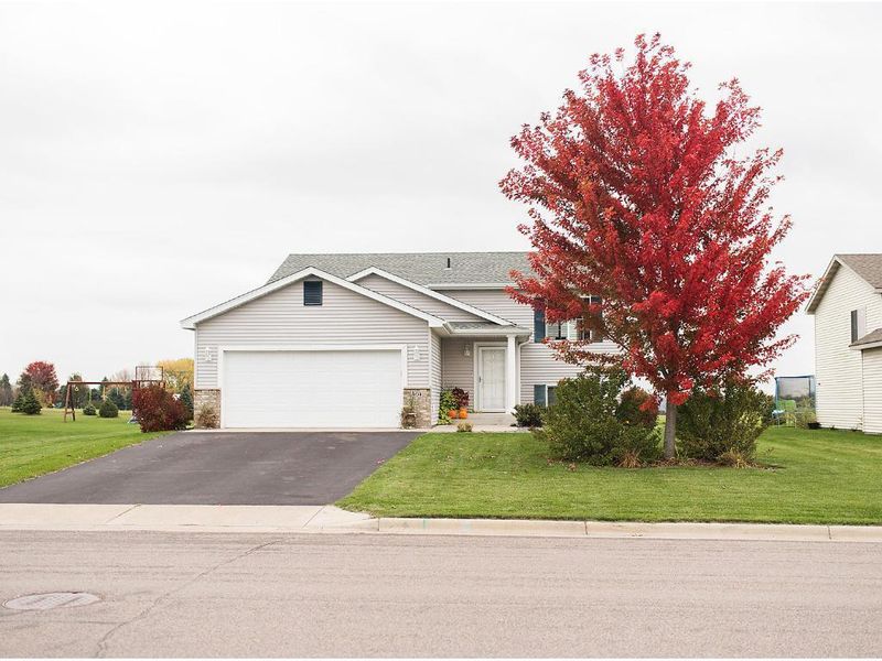 404 Victory Ave, Sartell, MN 56377
