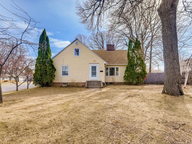 548 Old Main St N, Cambridge, MN 55008