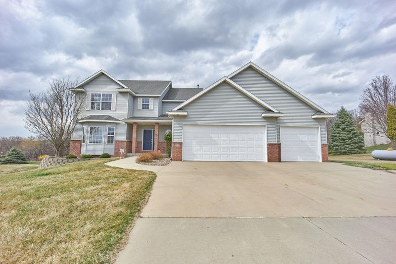 5069 Connemara Dr NE, Rochester, MN 55906