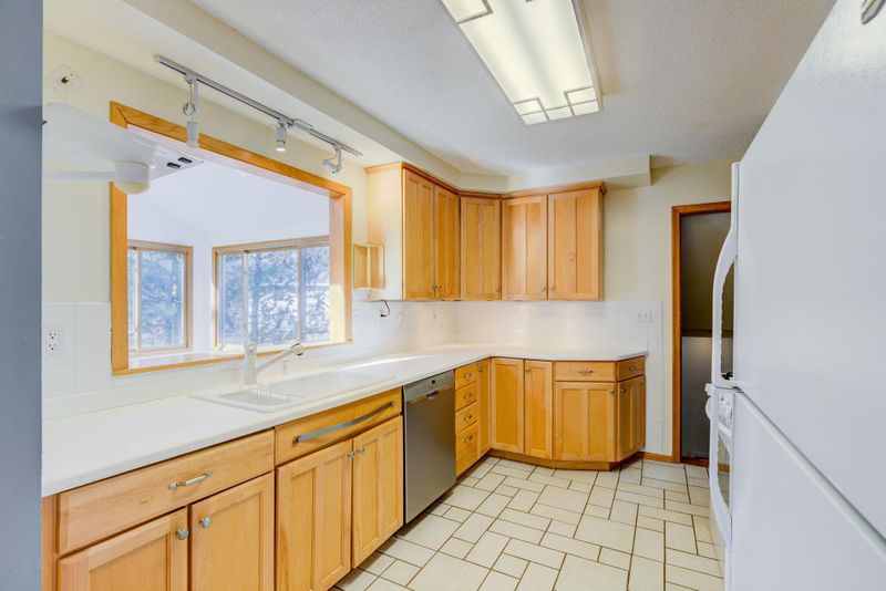 4609 W 90th St, Bloomington, MN 55437