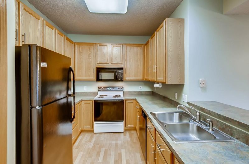 527 Markgrafs Lake Alcove, Woodbury, MN 55129