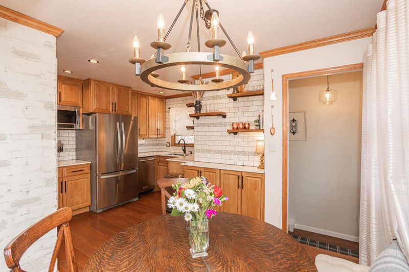 1097 Harmon Ave, West Saint Paul, MN 55118