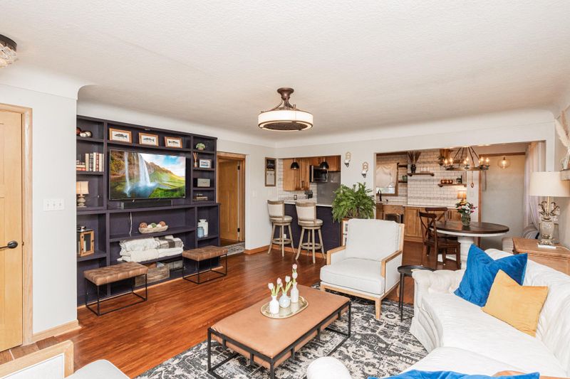 1097 Harmon Ave, West Saint Paul, MN 55118