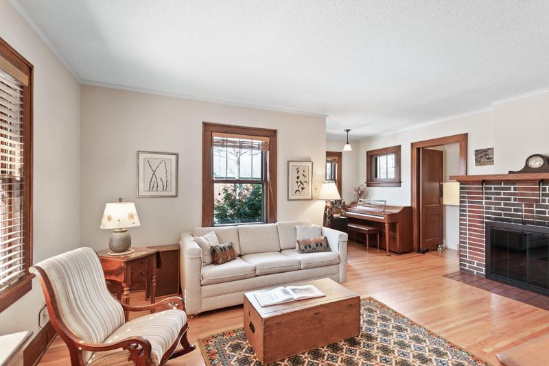 1997 Stanford Ave, Saint Paul, MN 55105