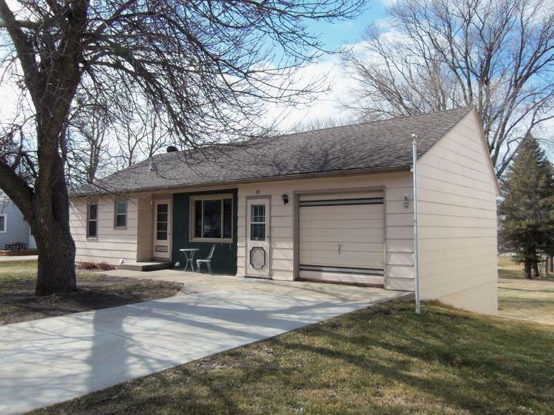 20 S Oregon Ave, Morris, MN 56267
