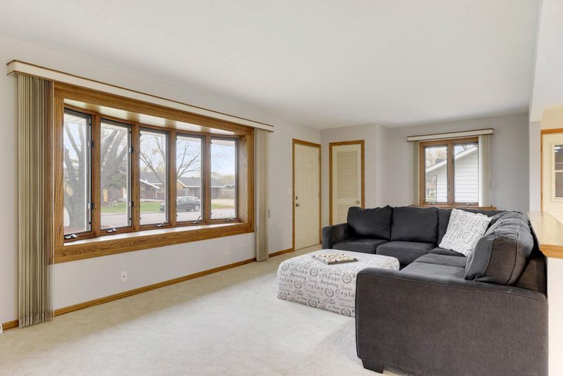 8686 Hallmark Ave S, Cottage Grove, MN 55016