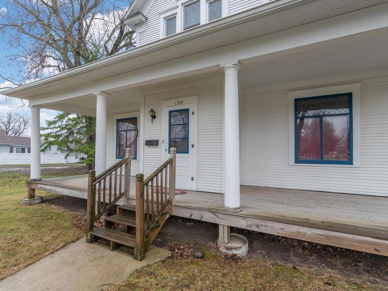 1304 11th St E, Glencoe, MN 55336