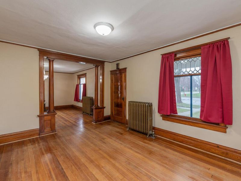 1304 11th St E, Glencoe, MN 55336