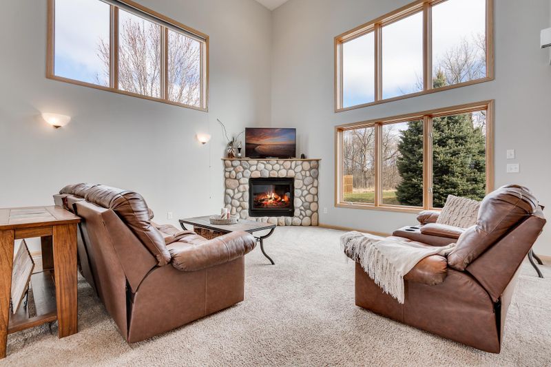 9031 Horizon Dr, Shakopee, MN 55379