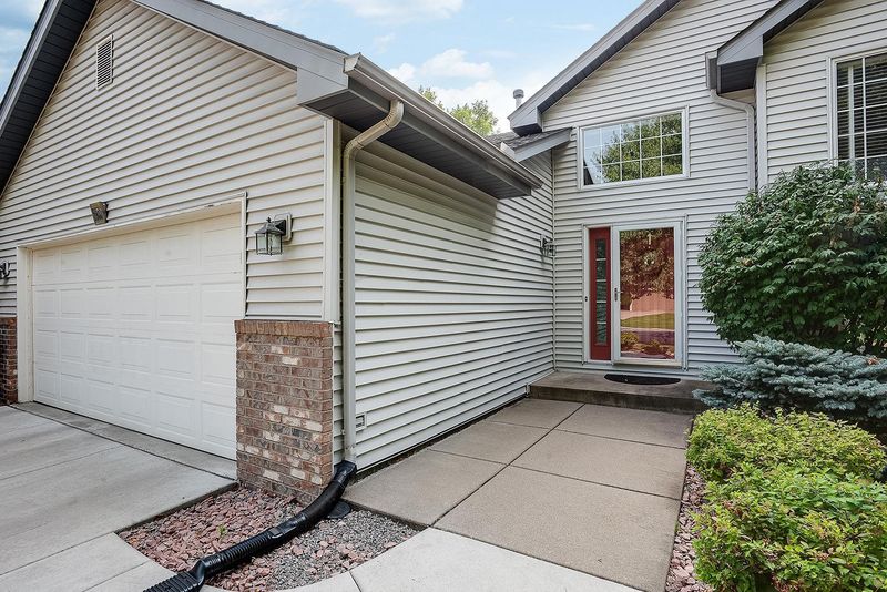 1800 Rushmore Dr, Burnsville, MN 55306