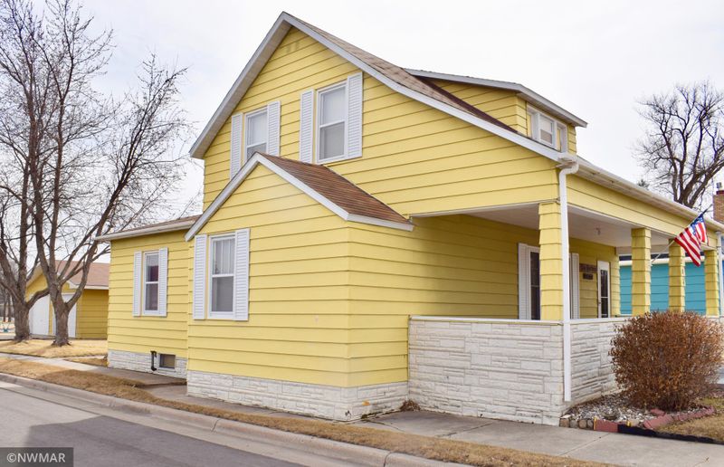 202 Mckinley Ave W, Karlstad, MN 56732