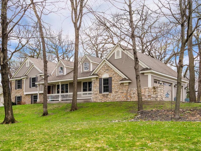 8566 Red Oak Dr, Eden Prairie, MN 55347