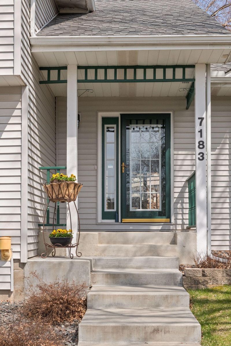 7183 Sunshine Dr, Eden Prairie, MN 55346