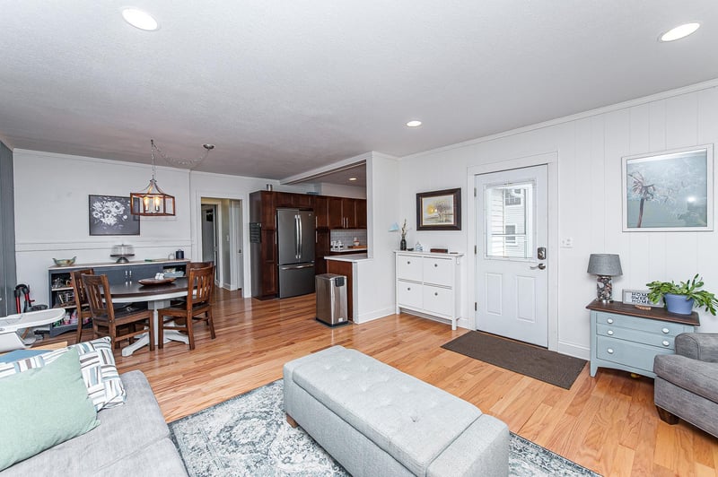 836 10th St NW, Rochester, MN 55901