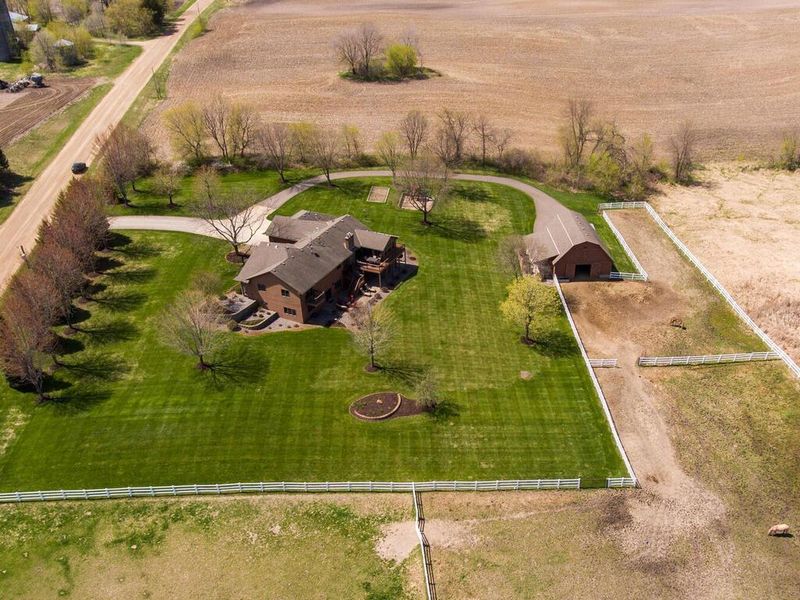 9530 Division St E, Hanover, MN 55341