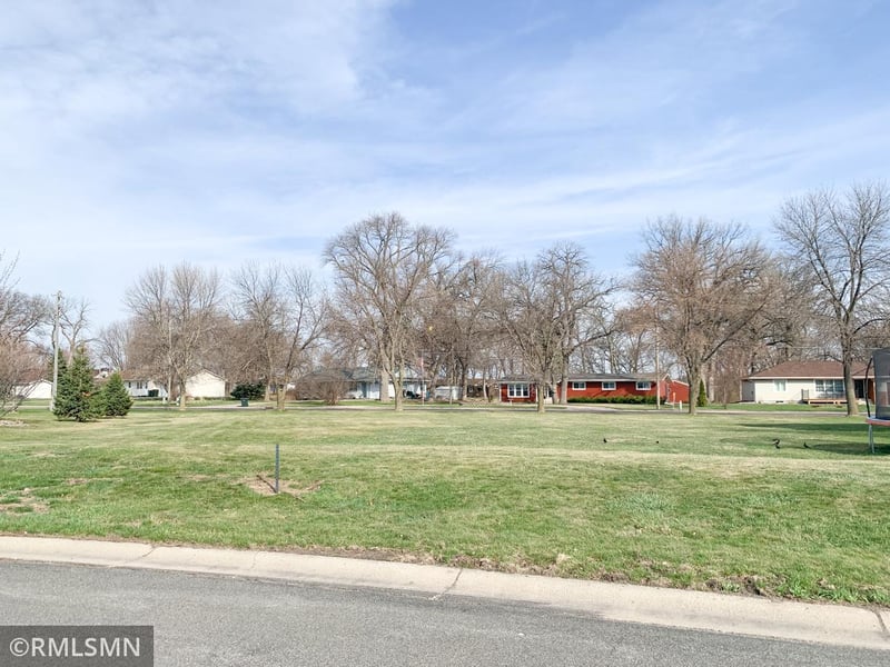 581 Wood Circle Dr, Gaylord, MN 55334