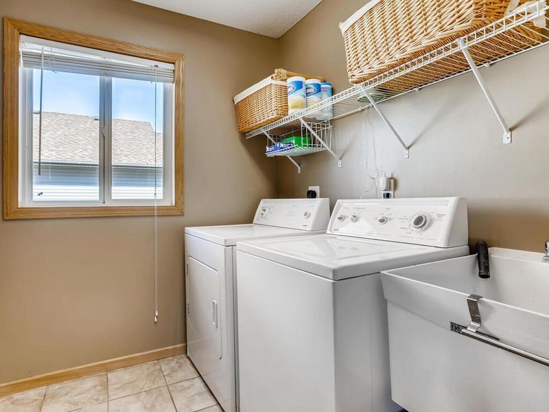 9739 Summit Ct, Monticello, MN 55362