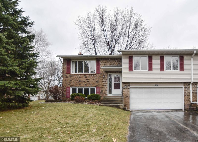 9852 Cavell Cir, Bloomington, MN 55438