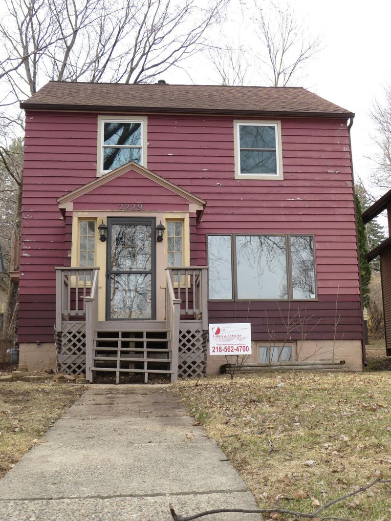 2229 W 11th St, Duluth, MN 55806
