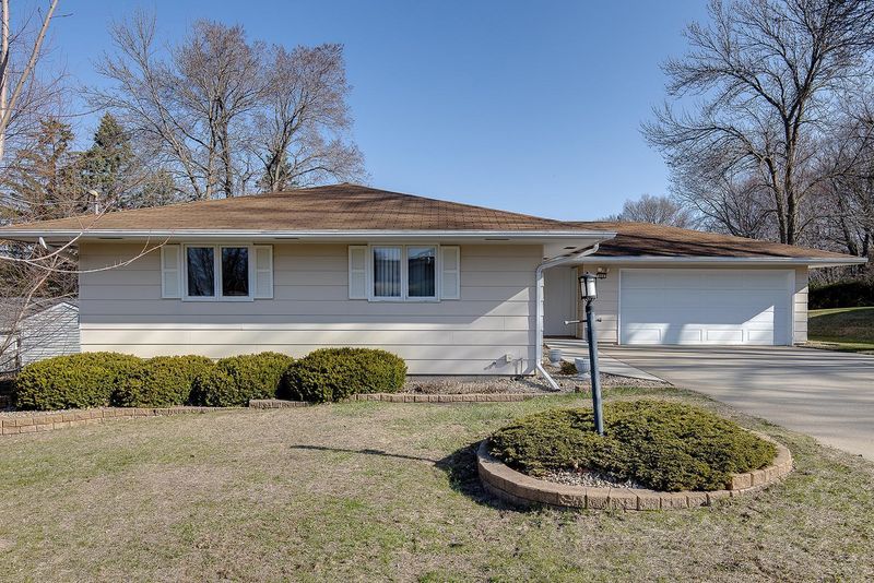 904 3rd St NE, Faribault, MN 55021
