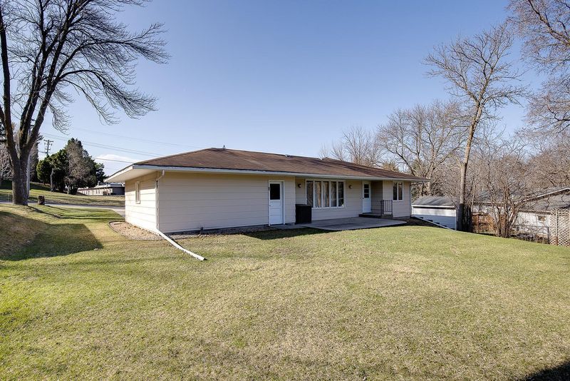 904 3rd St NE, Faribault, MN 55021