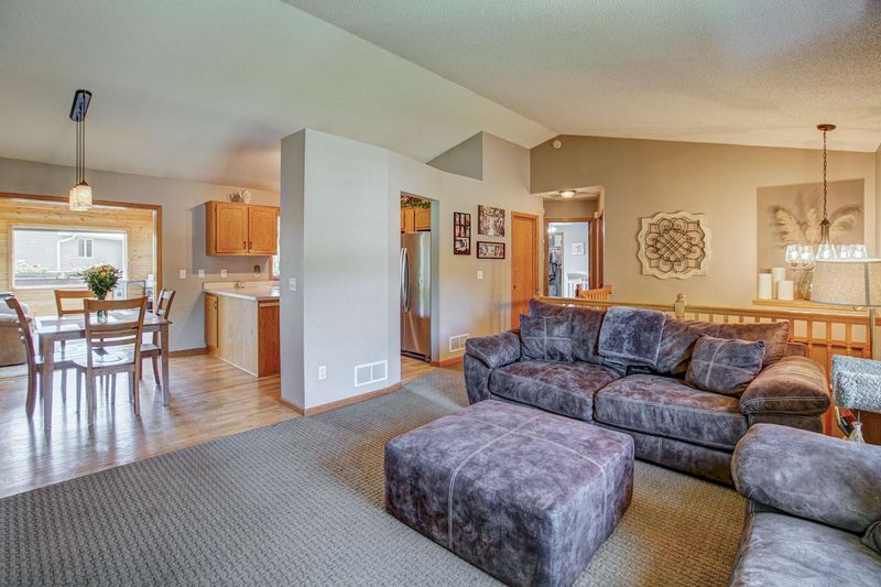 7025 Eagle Trl, Hugo, MN 55038