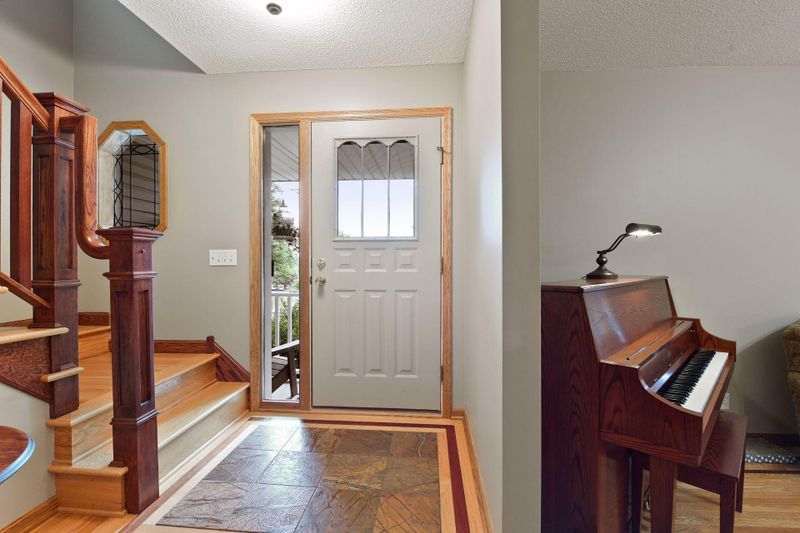2718 Shadow Wood Ct, Chaska, MN 55318