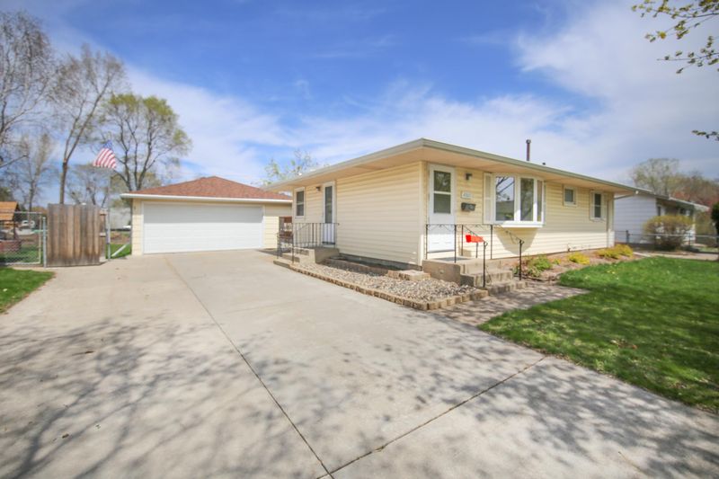 4065 74th St E, Inver Grove Heights, MN 55076