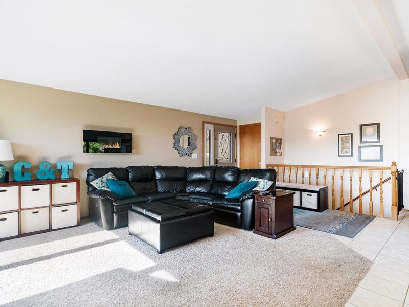 1533 Old Hickory Dr, La Crescent, MN 55947