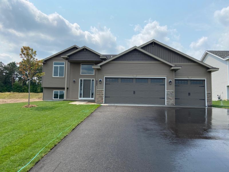 467 18th St NW, Sauk Rapids, MN 56379