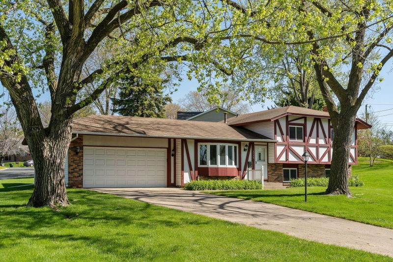 2720 Ensign Cir N, New Hope, MN 55427