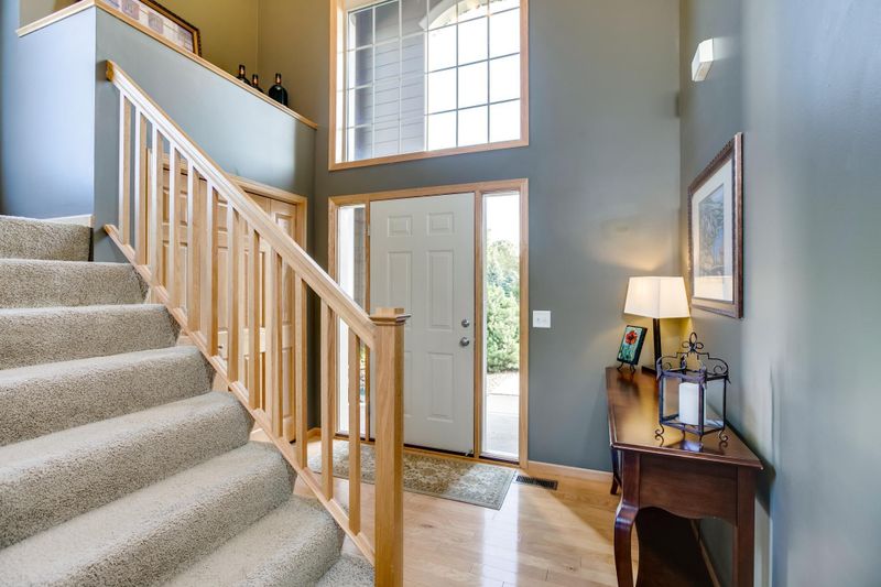 9018 Horizon Dr, Shakopee, MN 55379