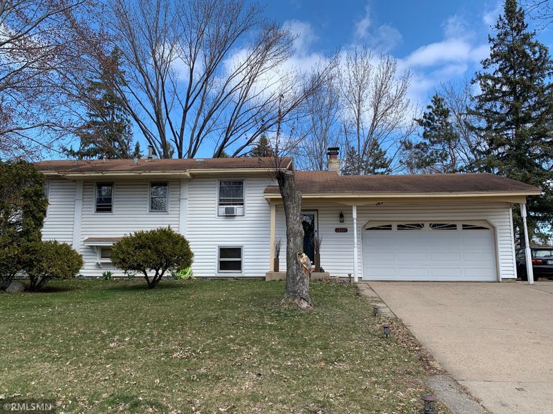 10417 Hollywood Blvd NW, Coon Rapids, MN 55433