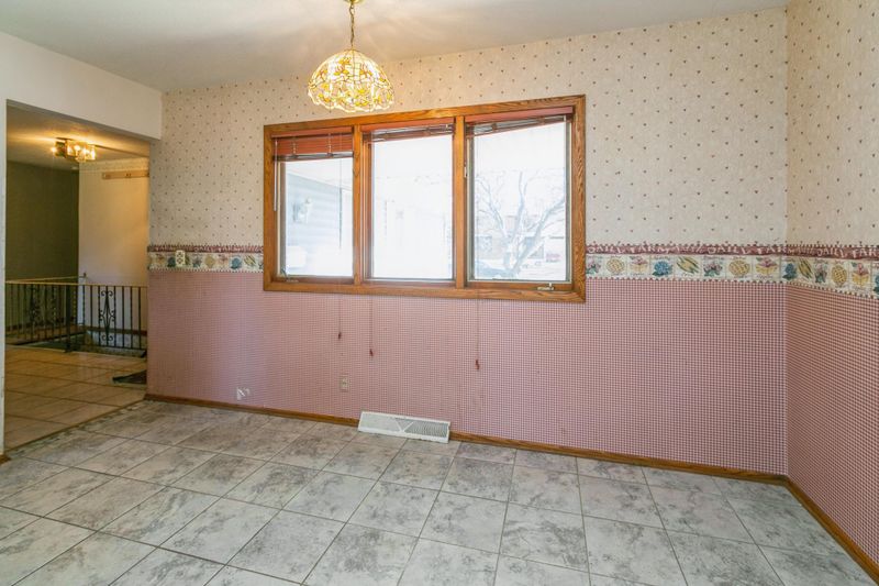 1889 Sheldon St, Roseville, MN 55113