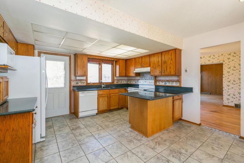 1889 Sheldon St, Roseville, MN 55113