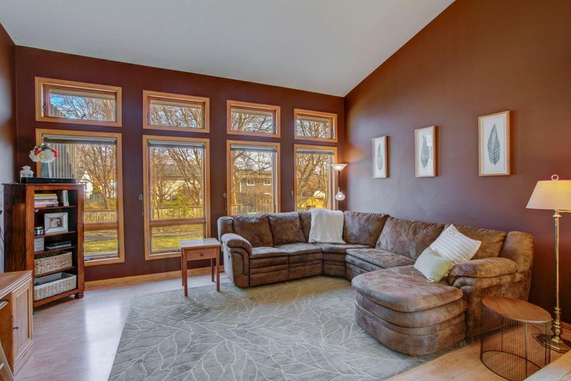 4924 Aspen Dr, Savage, MN 55378