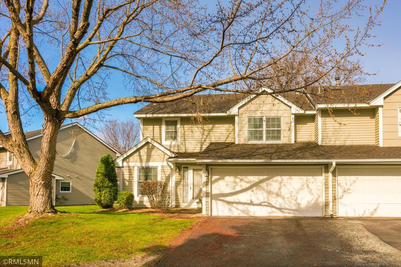 8116 Curtis Ln, Eden Prairie, MN 55347