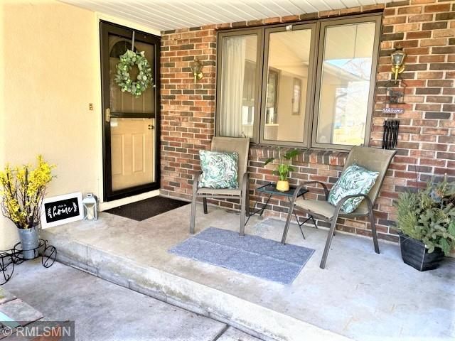 810 Lakeview Dr, Shoreview, MN 55126