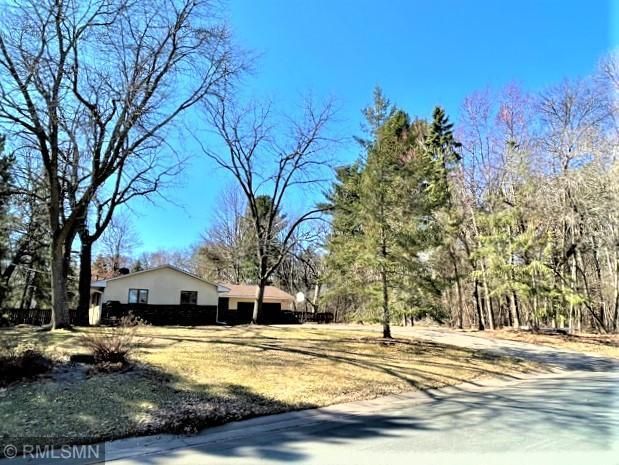 810 Lakeview Dr, Shoreview, MN 55126