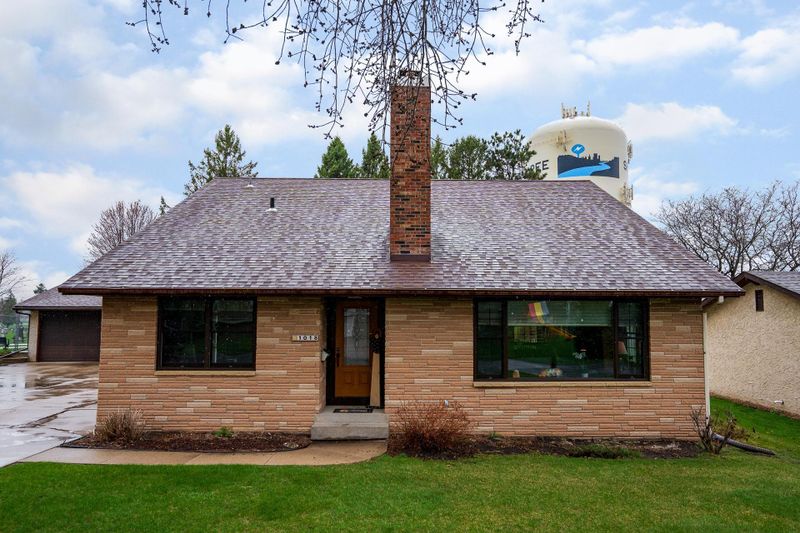 1018 Clay St S, Shakopee, MN 55379
