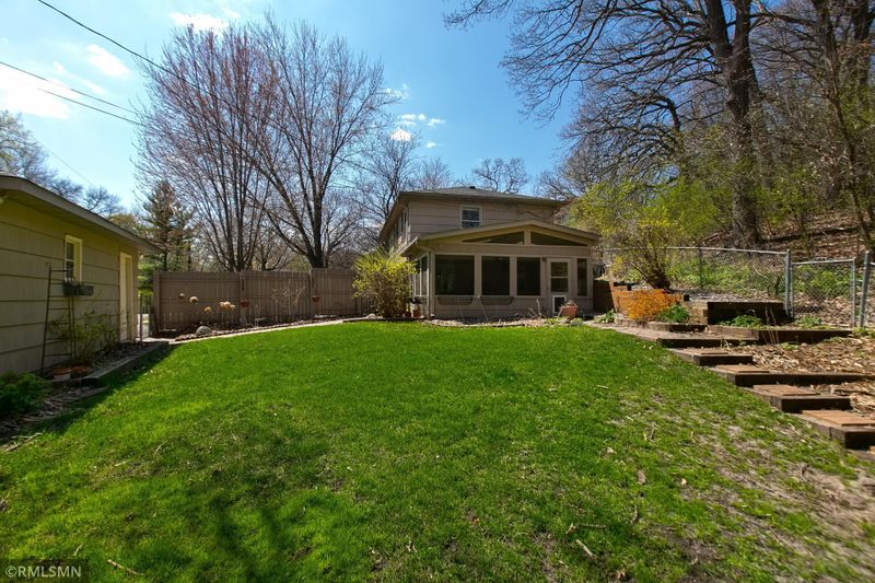 11900 James Rd, Minnetonka, MN 55343