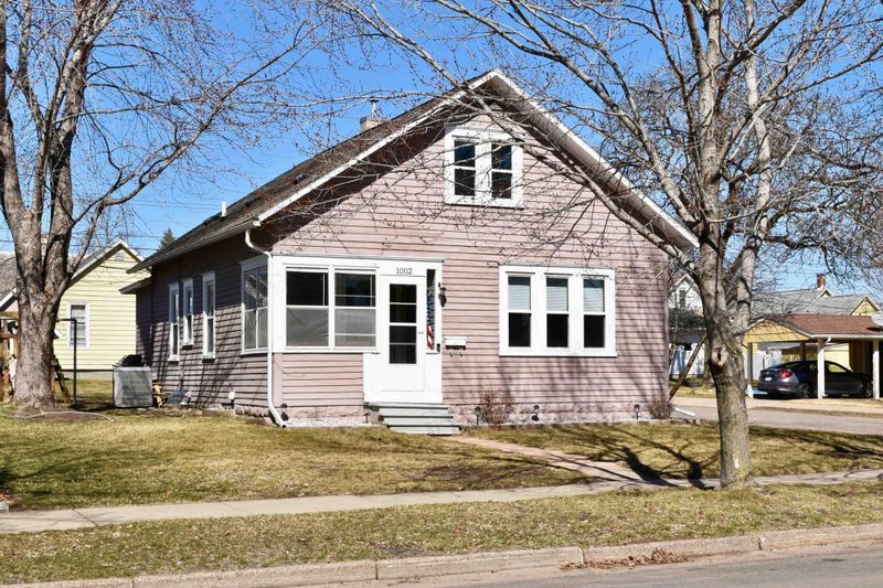 1002 W 10th St, Winona, MN 55987