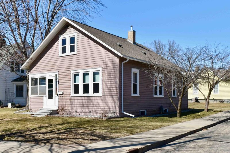 1002 W 10th St, Winona, MN 55987