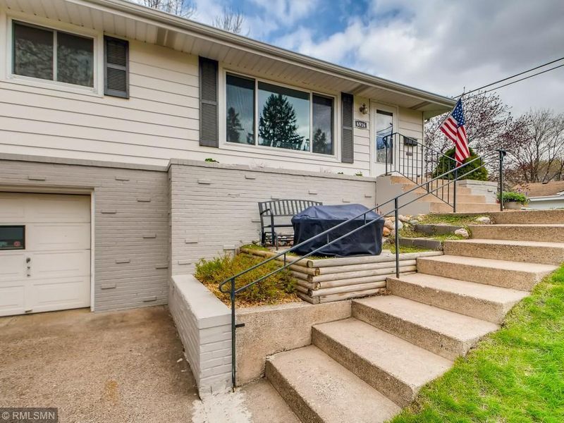6916 45th Pl N, Crystal, MN 55428