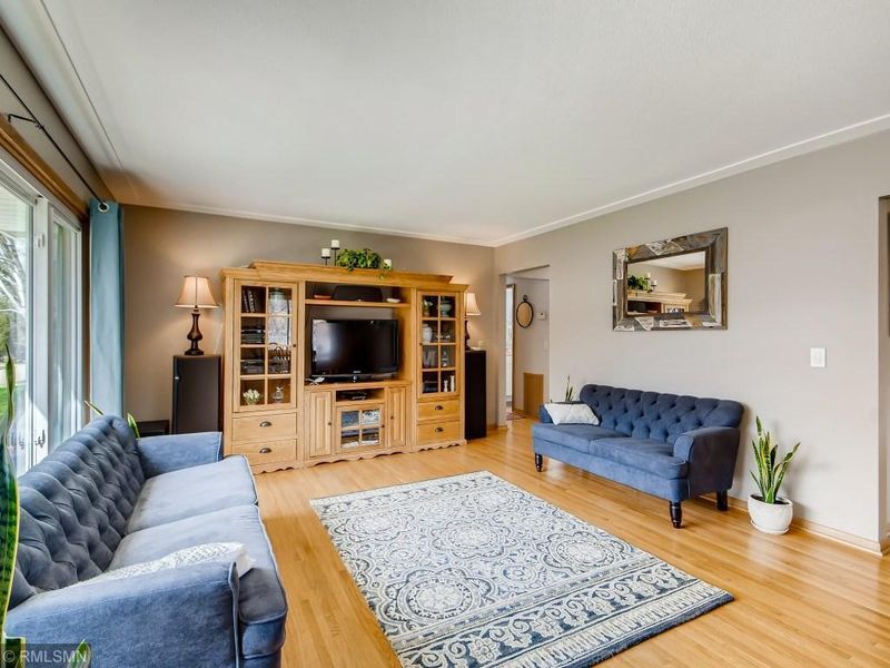 6916 45th Pl N, Crystal, MN 55428