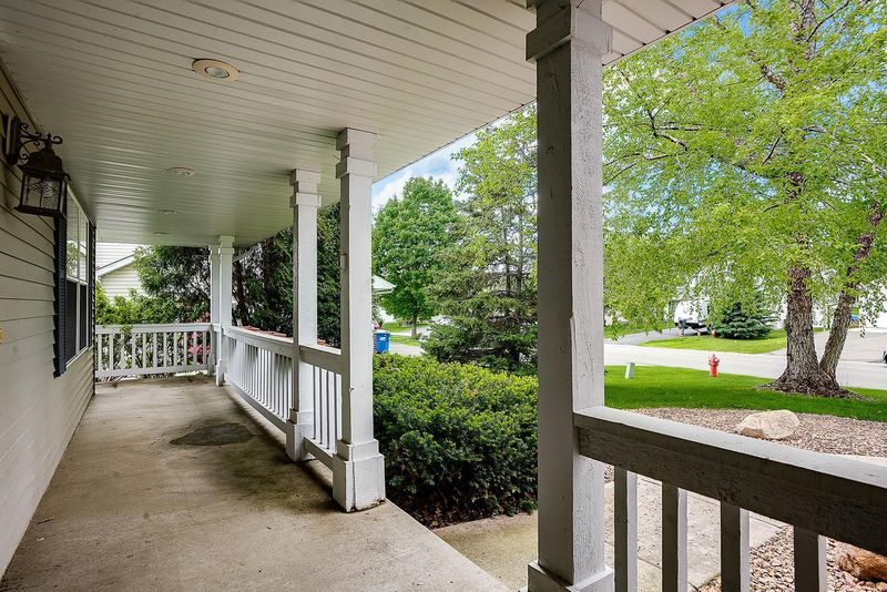 17422 Grove Ave, Lakeville, MN 55044
