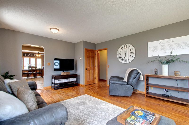 351 W Minnesota St, Le Center, MN 56057